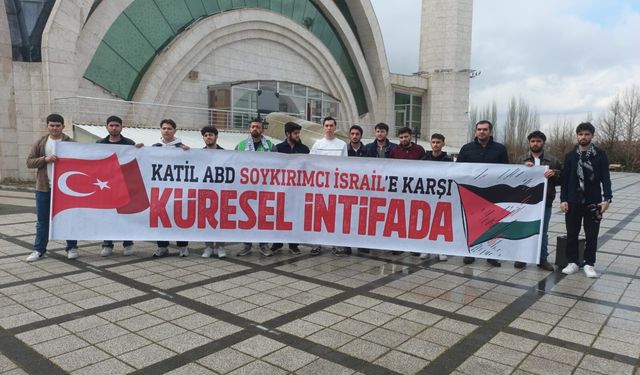 Eskişehir'de iki üniversitede önce protesto sonra dua