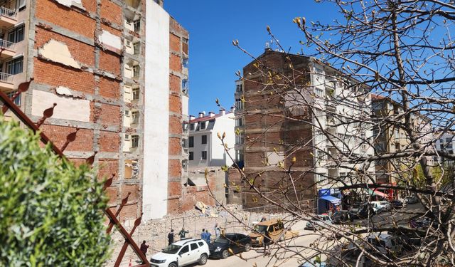 İbrahim Karaoğlanoğlu Caddesi’nde yıkım çalışmaları tamamlandı