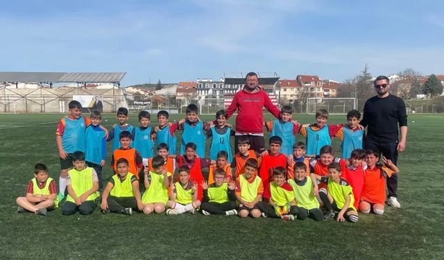 Eskişehir'de futbol kış okulları antrenmanları devam ediyor