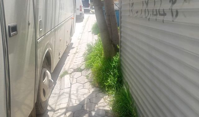 Kaldırım daraldı, geçiş zorlaştı