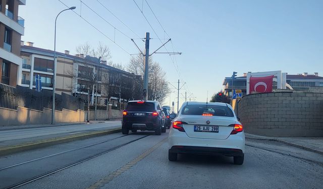 Eskişehir'de tramvay yolunda tehlikeli ihlal