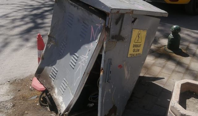 Eskişehir'de ölüm tehlikesi levhası asılan trafonun hali korkutuyor