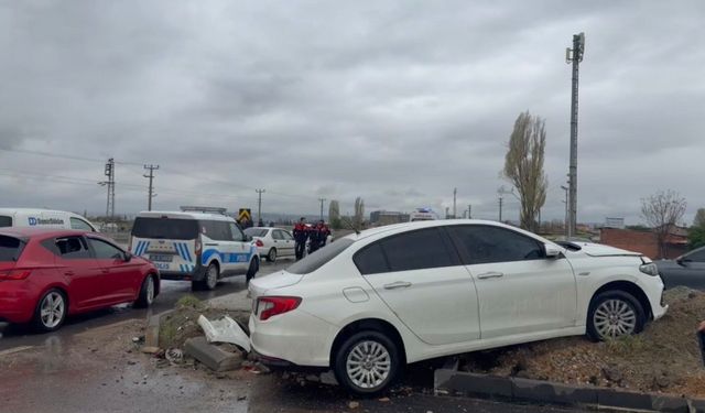 Eskişehir'de iki otomobil çarpıştı!