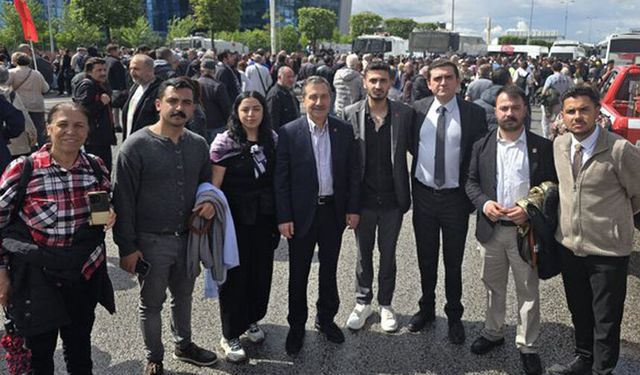 Başkan Ataç’tan CHP Genel Merkezi önünde Özgür Özel'e destek