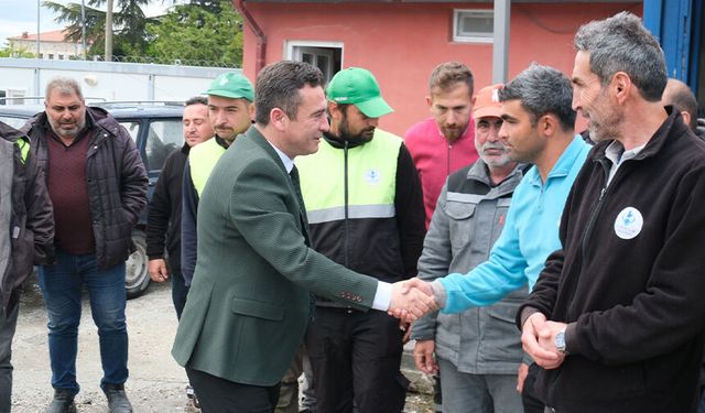 Başkan Dökmeci'den personele bayram ikramiyesi