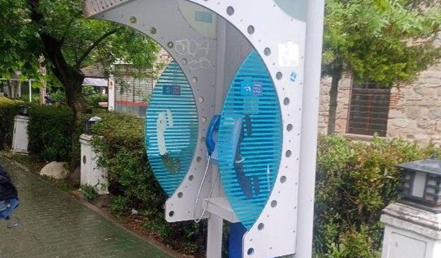 Eskişehir'de telefon kulübeleri nostaljiyi yaşatıyor