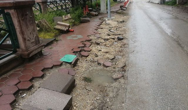 Eskişehir'de kaldırımlar yürünecek gibi değil