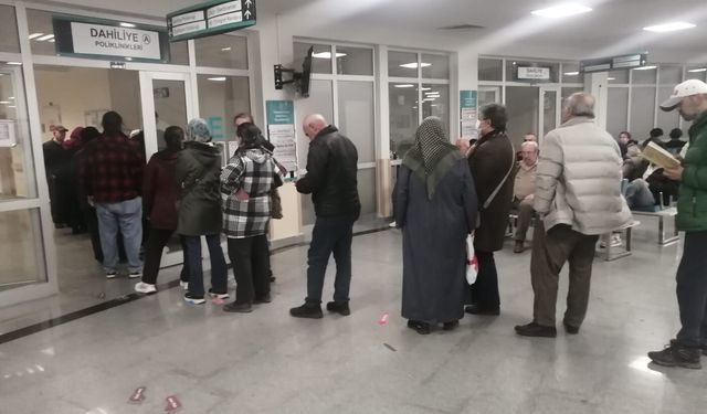 Eskişehir'de hastaneler yine doldu: Uzun kuyruklar oluştu