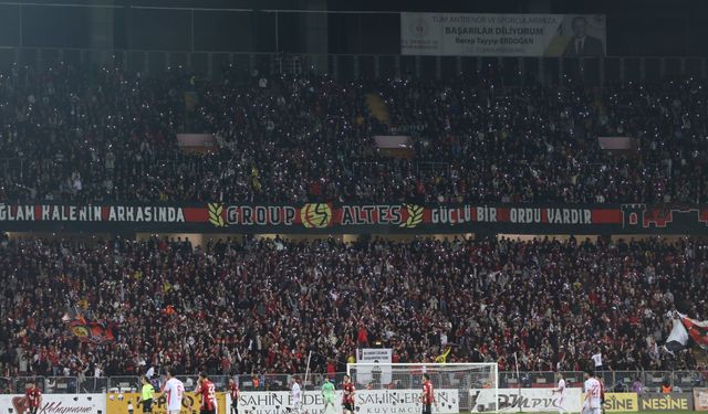 Altes tribününden taraftara uyarı