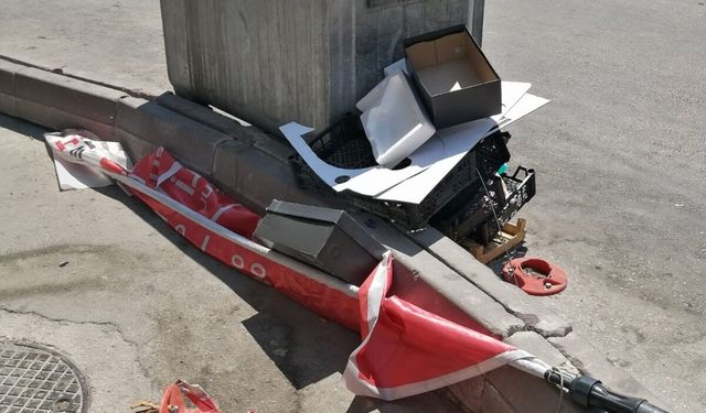 Eskişehir'de konteyner etrafındaki atıklar tepki topladı