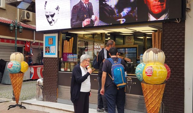 Eskişehir'de havaların ısınmasıyla dondurma sezonu başladı