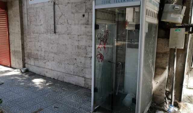 Bir dönemin simgesi olan kabinler şimdi hurda halinde