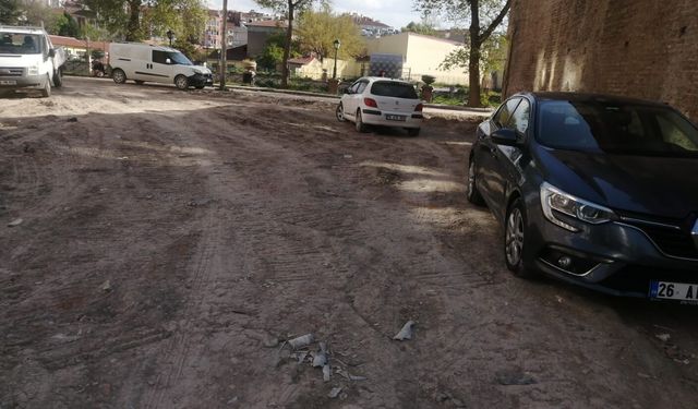 Eskişehir'de yıkılır yıkılmaz açık otoparka çevrildi