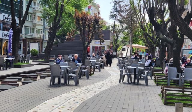 Havaların ısınmasıyla Hamamyolu’nda çay bahçeleri dolmaya başladı