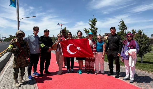 Cumhurbaşkan'ı Erdoğan'la Kazakistan'da karşılaştı Eskişehir'e davet etti