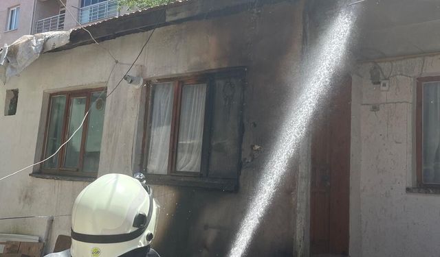 Eskişehir'de yangın paniği: Evin çatısı alev aldı!
