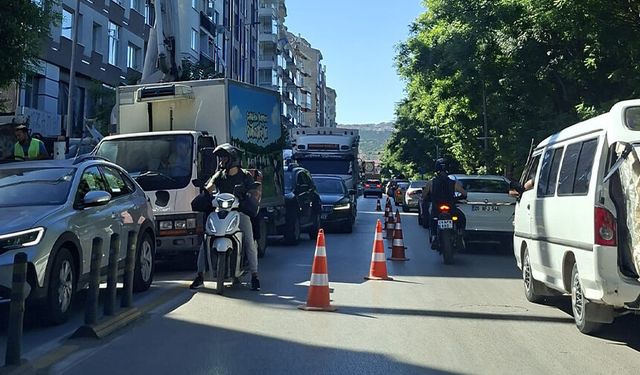 Devam eden inşaat Eskişehir'de trafiği kilitledi