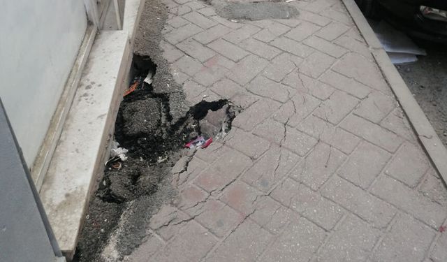 Eskişehir'de kaldırımlar adeta köstebek yuvasına döndü