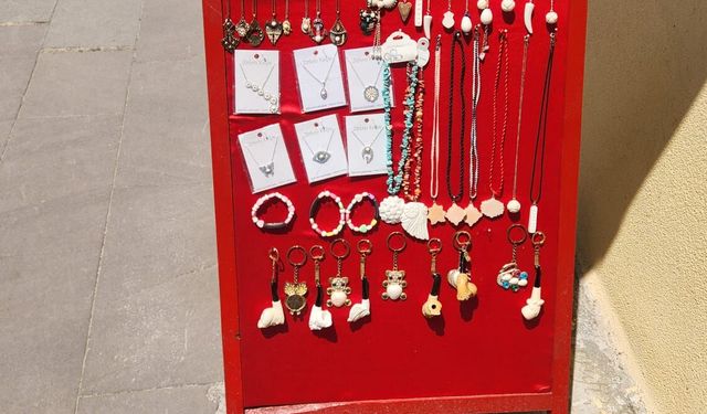 Lületaşı takılar turistlerin ilgi odağı