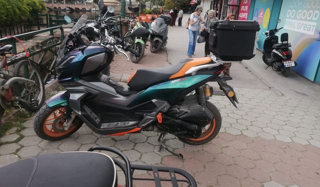 Eskişehir'de yayalara geçecek yer bırakmadılar