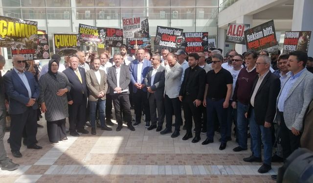 AK Partili üyelerden Tepebaşı Belediyesi’ne protesto