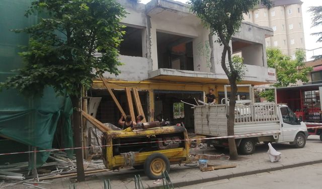 Eskişehir’de riskli yapılar tek tek yıkılıyor