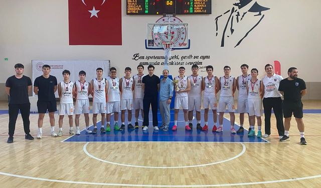 Basketbolda Çağdaş Fen Lisesi şampiyon oldu