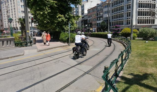 Eskişehir'de bisikletli zabıtalardan ihbarlara anında müdahale
