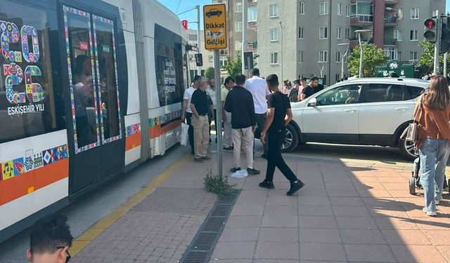 Eskişehir’de tramvay hattında maddi hasarlı kaza