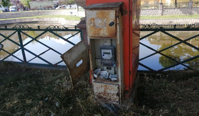 Eskişehir’de skandal görüntü: Trafolar kullanılamaz hale getirildi!