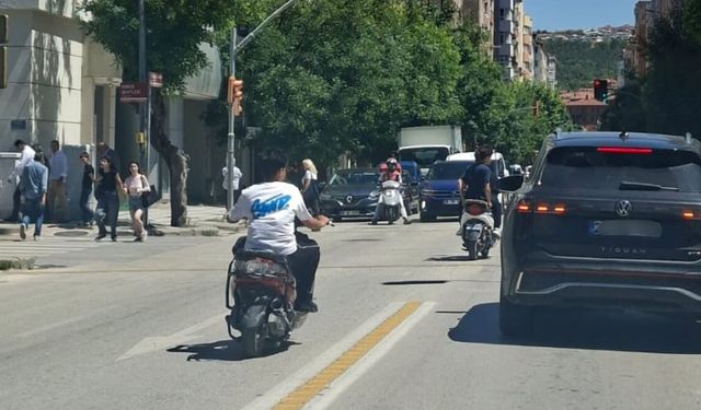 Eskişehir’de trafikte çocukların tehlikeli yolculuğu