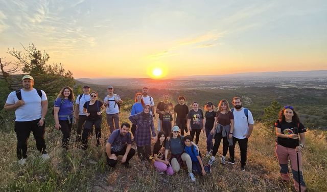 Eskişehirli doğa tutkunları gün batımında yürüdü