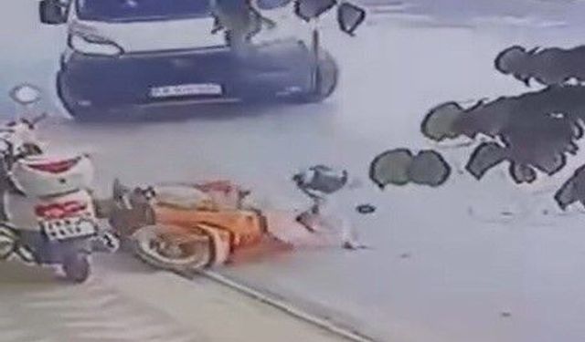 Eskişehir'de u dönüşü kazası kamerada: Minibüs motosiklete çarptı