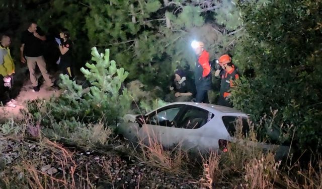 Kütahya'da trafik kazası: 10 metrelik uçuruma yuvarlandı!