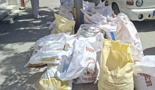 Kaldırım mı depo alanı mı? Eskişehir'de bu görüntü vatandaşı zorluyor