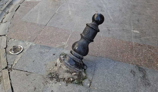 Eskişehir'deki kırık dubalar tamir için bekliyor
