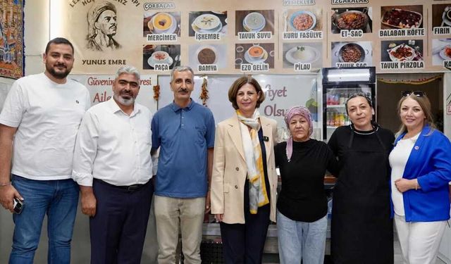 Başkan Ünlüce Emek Mahallesi’nde esnaf ve vatandaşlarla buluştu