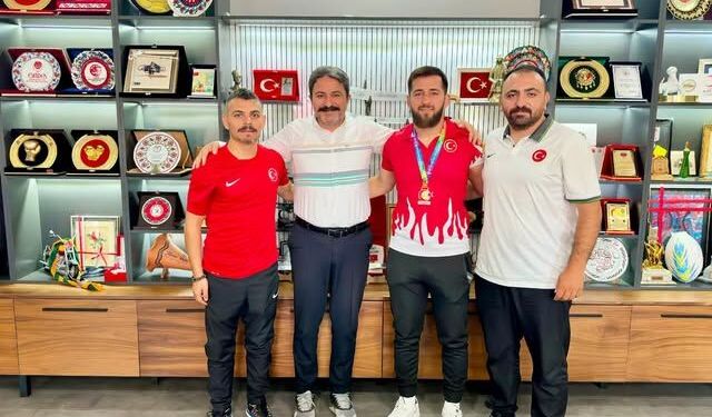 Eskişehirli güreşçilerden büyük gurur