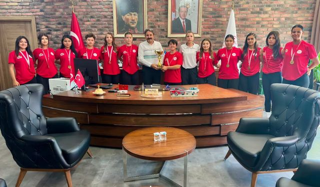 Şampiyonlardan İl Müdürü Kalın’aziyaret