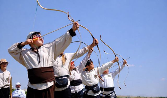 Sivrihisar'da Geleneksel Okçuluk Toyunda Türkiye rekoru kırıldı
