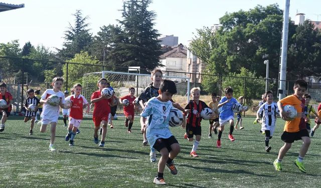 Futbolcu adayları sıkı çalışıyor