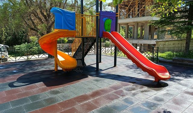 Belediye ekiplerinden anında müdahale: Park temizlendi
