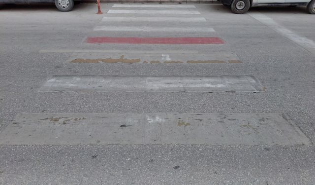 Eskişehir'deki yaya geçidi bulmacaya döndü