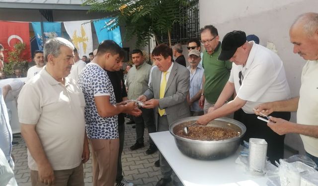 Eskişehir'de Kızıl Elma Turan Derneği'nden aşure buluşması