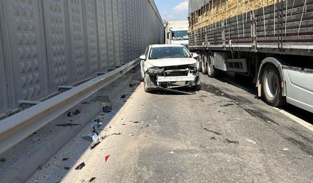 Eskişehir'de üç otomobilin karıştığı kazada 2 kişi yaralandı