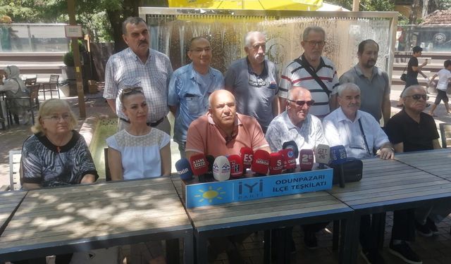 İYİ Parti'den üniversitelerde liyakat ve mezuniyet törenleri eleştirisi