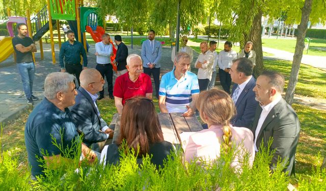 MHP Eskişehir'de sahaya indi: Taksici esnafı ve muhtarla bir araya geldiler