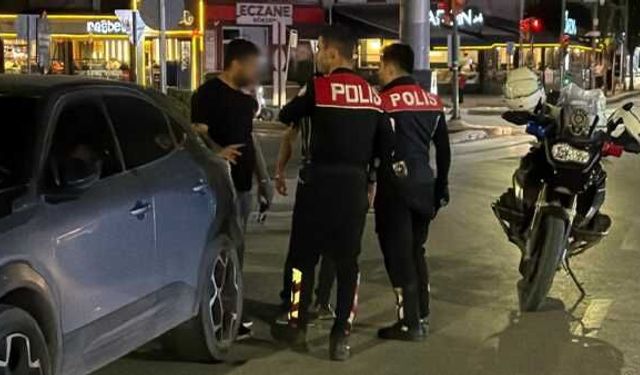 Yunus polislerinden şüpheli araçta uyuşturucu operasyonu