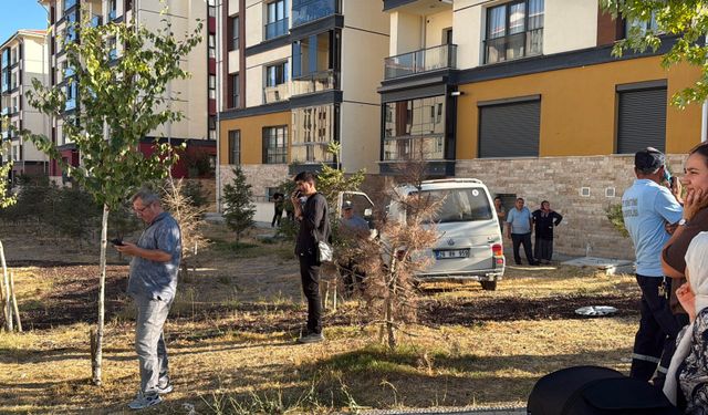 Eskişehir’de otomobil ile minibüs çarpıştı: Ortalık savaş alanına döndü!