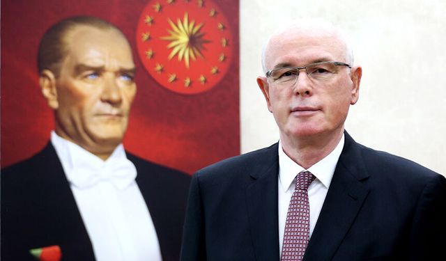 Başkan Kurt bir araştırmada daha Türkiye'nin zirvesinde!